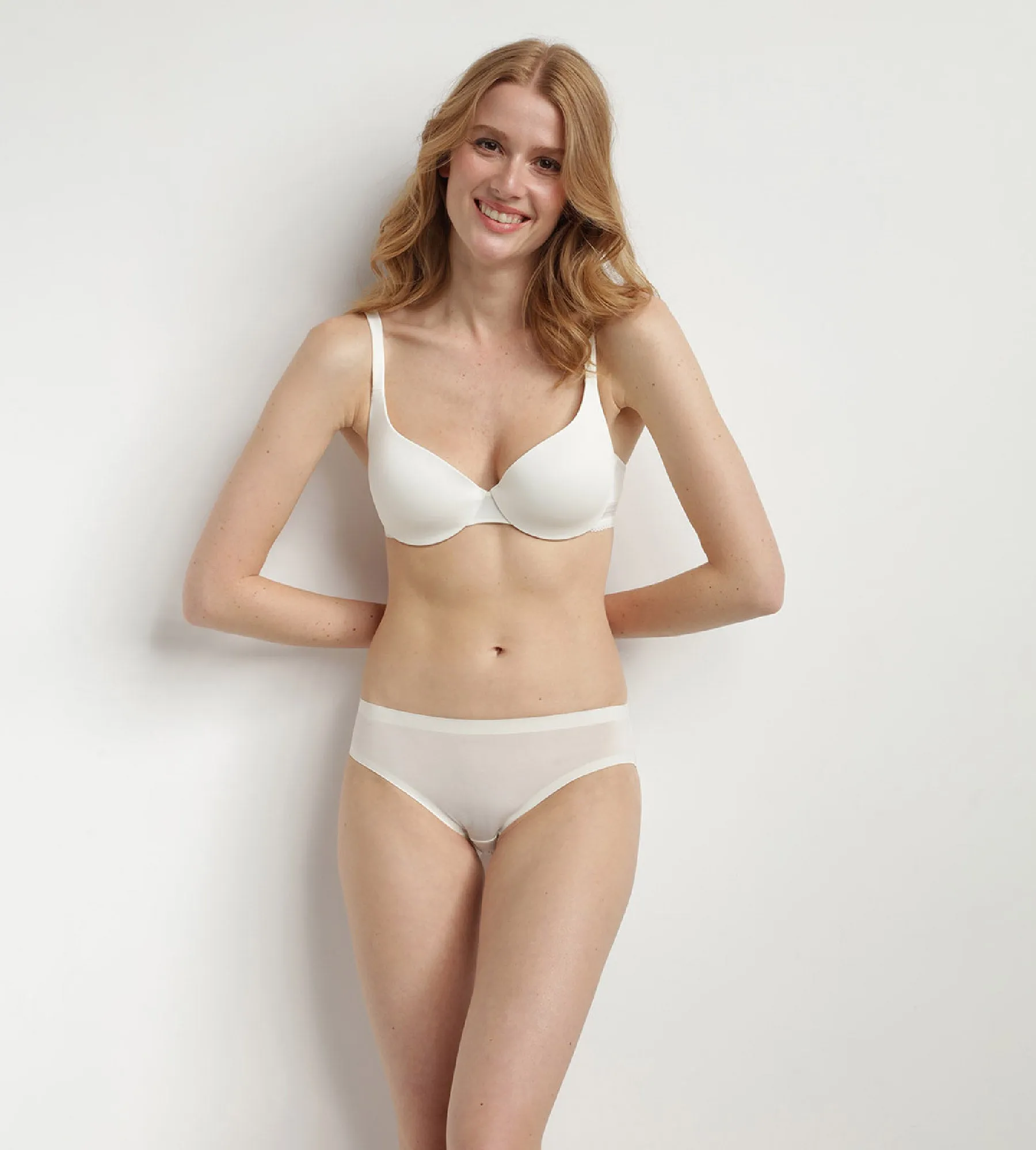 Dim InvisiFit pearl padded balconette bra