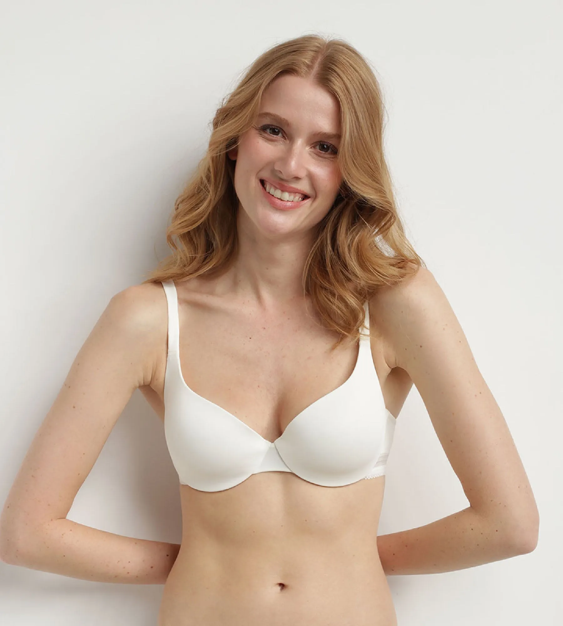 Dim InvisiFit pearl padded balconette bra