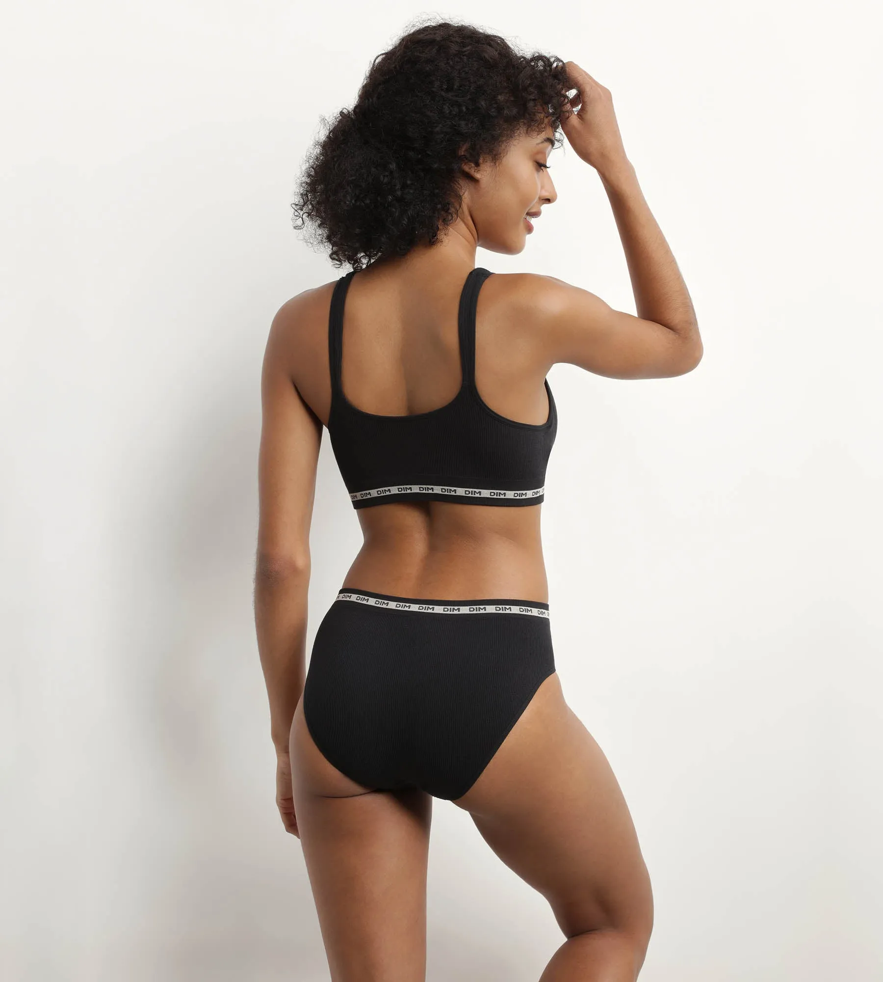 Ribbed black bra wireless or seams Dim Icon Seamless