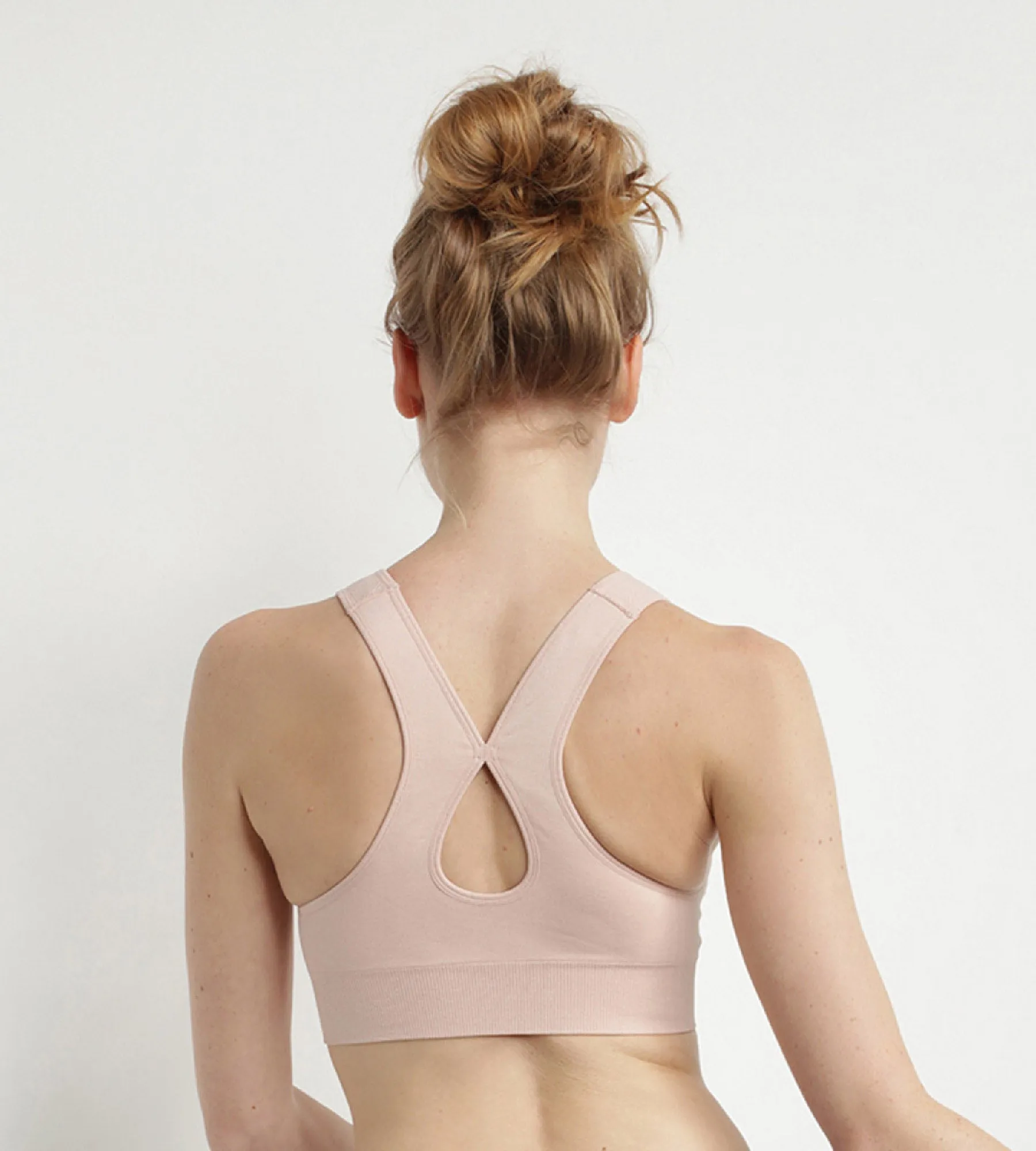 Seamless bra in almond pink Dim Sport