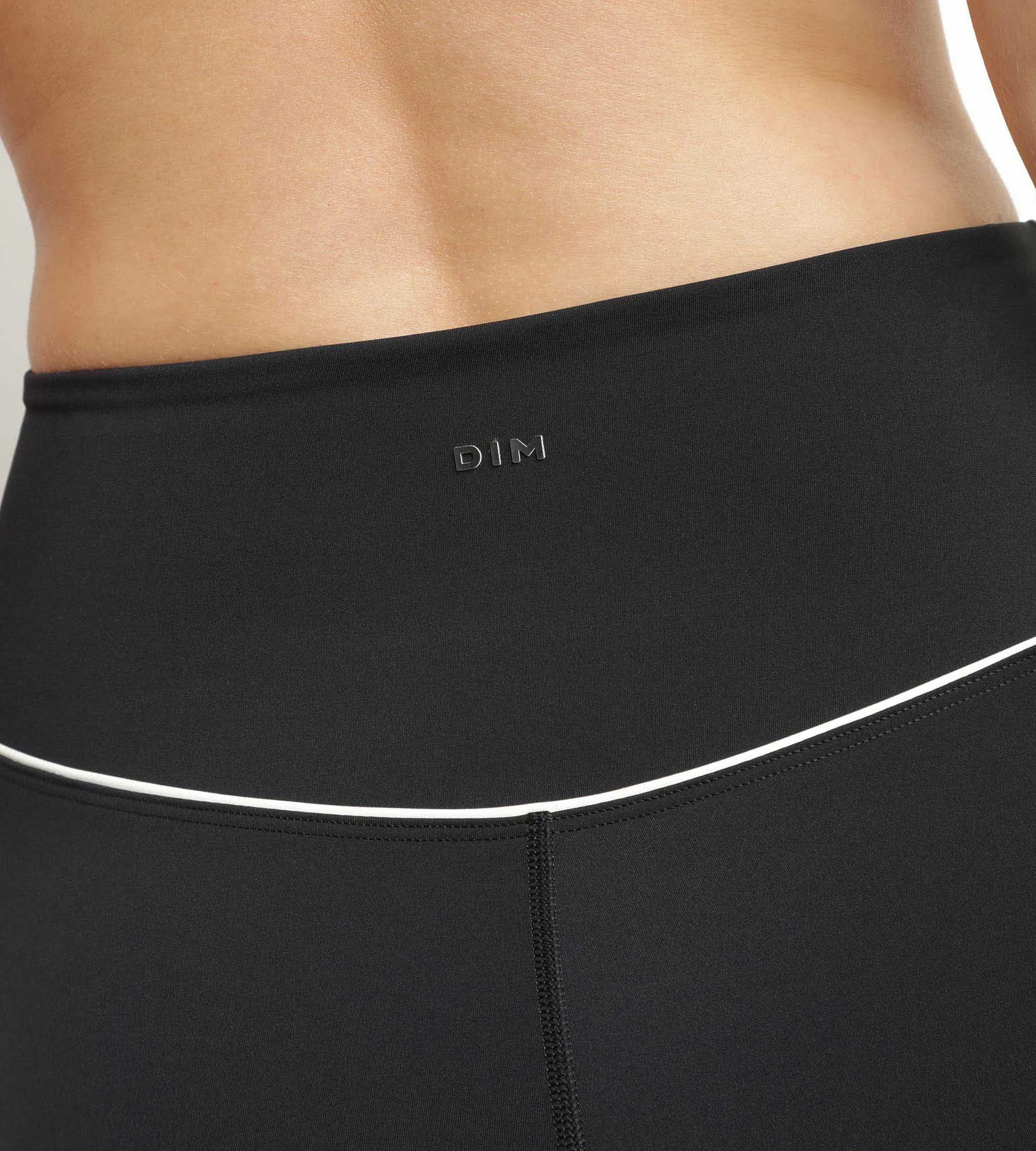 Women's sports shorts in black sculpting microfibre Dim Move