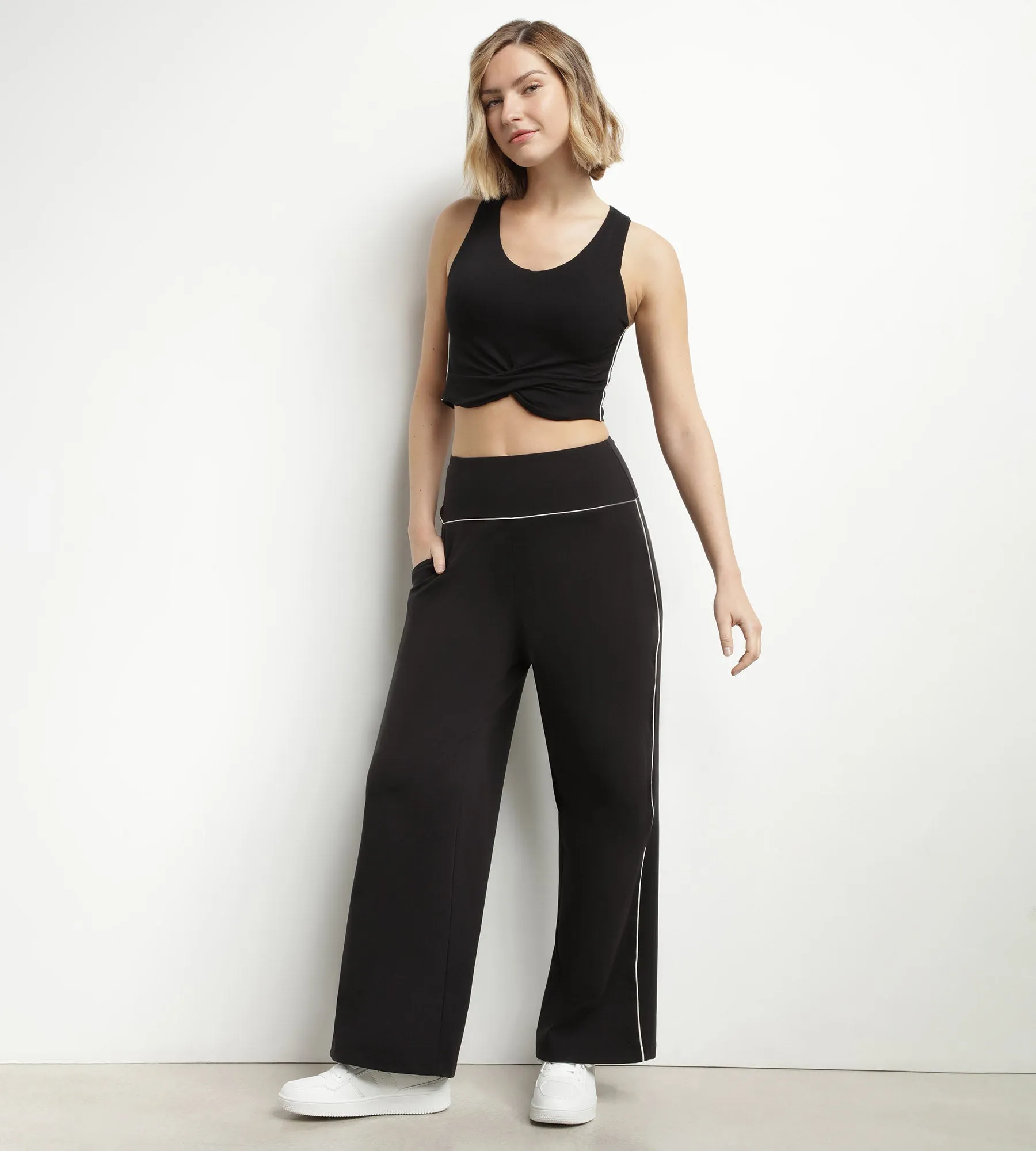 Women's sports tank top in black viscose with bra Dim Move