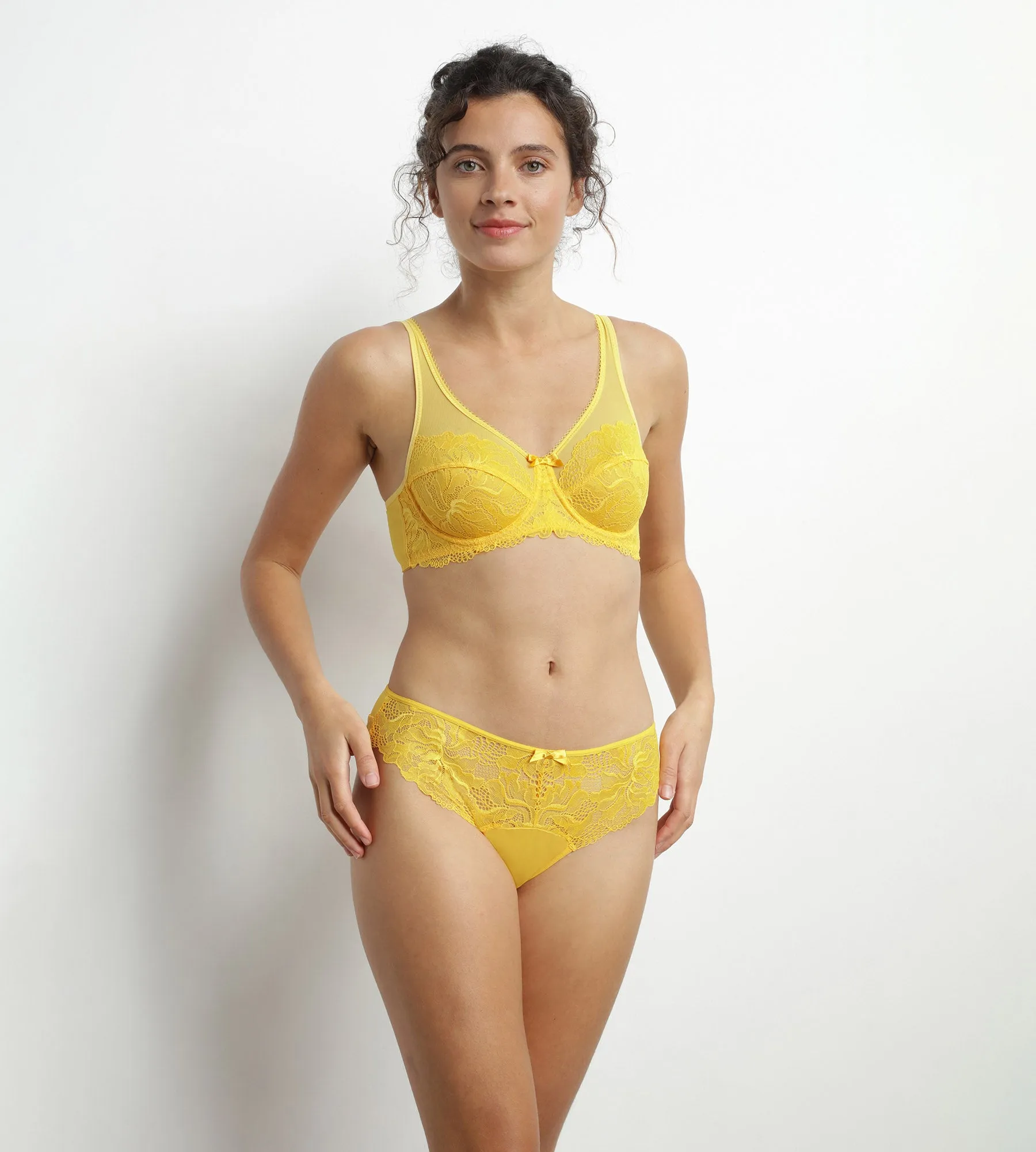 Yellow lace push-up bra Dim Generous Essentiel